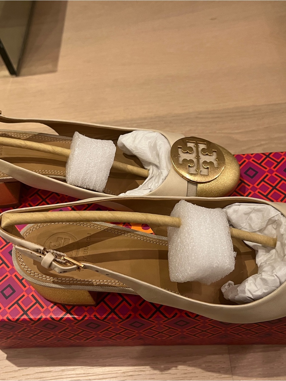 Tory Burch Gold tone Slingback Heal - Picture 4 of 5